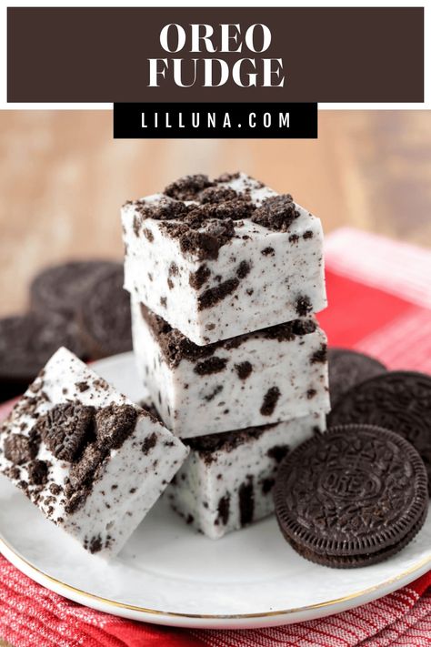 Easy Oreo fudge is FILLED with crushed Oreos and creamy marshmallow fluff that will satisfy any chocolate lover! #cookiesandcreamfudge #oreofudge #fudgerecipe #cookiesandcream #fudge Fluff Fudge, Oreo Fluff Dessert, Marshmallow Fluff Fudge, Marshmallow Fluff Recipes, Cookies And Cream Fudge, Marshmallow Fudge, Homemade Candy Bars, Oreo Fluff, Vegetarian Cookies