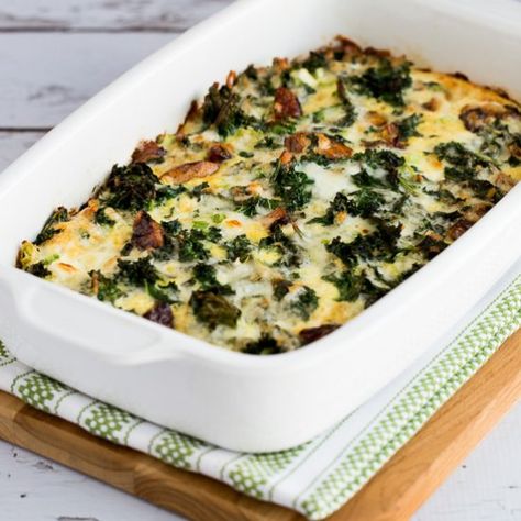 This Sausage, Kale, and Mozzarella Egg Bake is a perfect low-carb and gluten-free dish for Easter brunch. Sausage Kale, Baked Eggs Recipe, Low Glycemic Diet, Egg Bake, Pumpkin Soup Recipe, Mozzarella Chicken, Gluten Free Dishes, South Beach Diet, Pizza Flavors