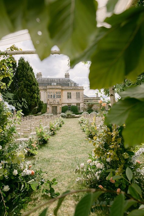 Manor Wedding Ideas, Wedding English Style, Uk Wedding Venues English Country, Historic Estate Wedding, Uk Countryside Wedding, Estate Garden Wedding, Uk Garden Wedding, English Wedding Venues, Country Manor Wedding