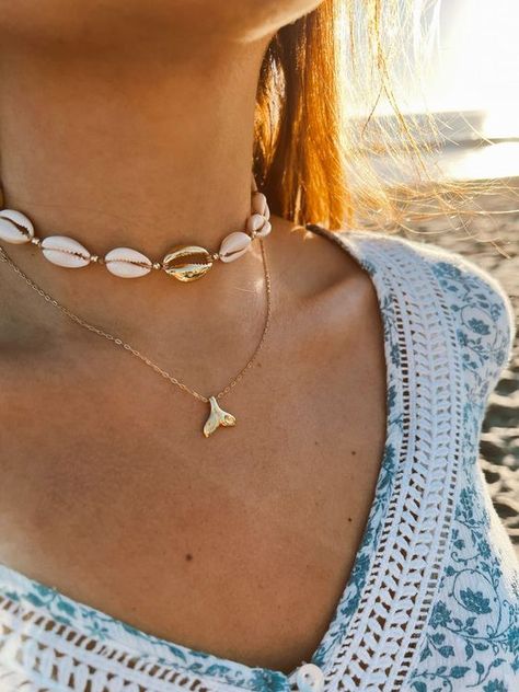 Beautiful Seashell Necklace, Boho Cowrie Shell Necklace, Choker Necklace Affiliate Shell Necklace Diy, Seashell Choker, Gold Seashell Necklace, Gold Shell Necklace, Choker Outfit, Vsco Outfits, Sea Shell Necklace, Coastal Jewelry, Cowrie Shell Necklace