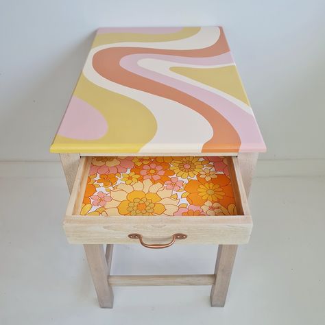 Painted desk with a flowing stripe desk design and an open drawer which has been lined with retro floral wallpaper. Cute Home Decor Paintings, Funky Painted Side Table, Colorful Side Table Diy, Fun Painted Table, Funky Desk Ideas, Aesthetic Table Painting, Painted Stools Diy, Hand Painted Tables Ideas, Diy Paint Table Ideas