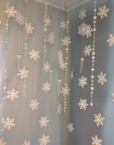 Frozen Birthday Table Decorations, Disney Decorations Party, Winter Themed Birthday Party, Snowflake Theme Party, Foam Snowflakes, Winter Theme Party, Frozen Theme Party Decorations, Frozen Decor, Schnee Party