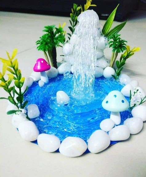 Waterfall Craft Ideas, Diy Hot Glue Crafts Home Decor, Things To Make Out Of Hot Glue, Diy Hot Glue Crafts, Apartment Decorating Wall, Crafts Hot Glue, Hot Glue Ideas, Hot Glue Waterfall, Hot Glue Crafts