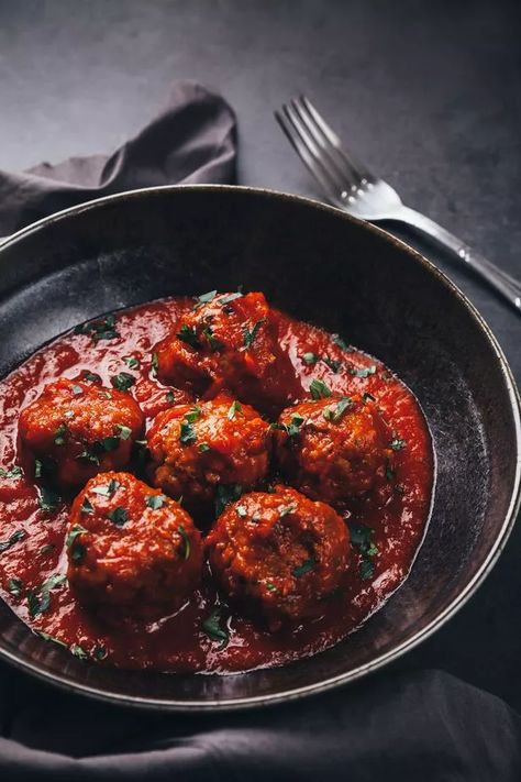 Jamie Oliver's five-ingredient meatballs that take under 30 minutes to cook 5 Ingredient Recipes Jamie Oliver, Best Jamie Oliver Recipes, Jaime Oliver Recipes, Jamie Oliver Recipes 15 Minute Meals, Jamie Oliver Recipes 5 Ingredients, Jamie Oliver Meatballs, Jamie Oliver 30 Minute Meals, Jamie Oliver 5 Ingredients, Jaime Oliver