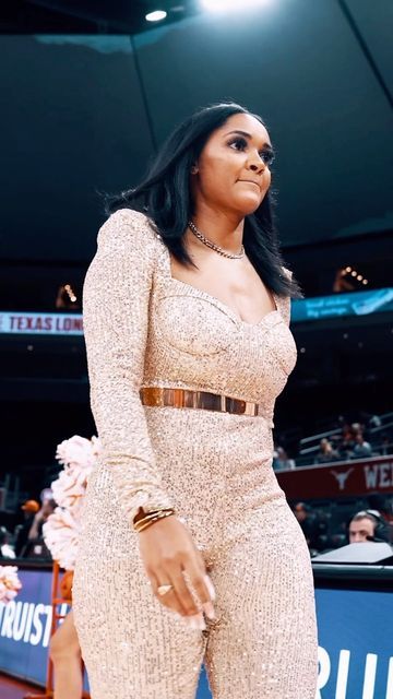 Coach Game Day Outfit, Sydney Carter, Coach Carter, Coach Outfits, Dressy Casual Outfits, Black Femininity, Couture Outfits, Grad Dresses, Gameday Outfit