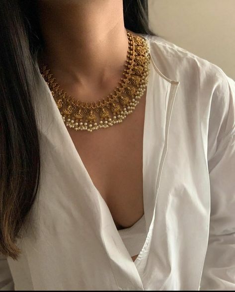 Minimal Wedding Jewelry Indian, Gold Jewellery Aesthetic Earrings, Neckpiece Jewelry Gold, Jewelry Necklace Simple, Wedding Jewelry Sets Bridal Jewellery, Indian Wedding Jewelry Sets, Indian Accessories, Neck Pieces Jewelry, Fancy Jewelry Necklace