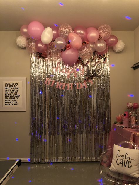 Balloons 🎈flowers 💐 Sweet 16 Party Ideas Simple, Sweet 16 Decorations Ideas At Home, Decorating Ideas For Birthday At Home, Sweet 16 Small Party Ideas, Simple Birthday Backdrop Ideas, Pink Decorations Party Birthday Ideas, Small Sweet 16 Party Ideas, Birthday House Party Ideas, Birthday Party Backdrop Ideas