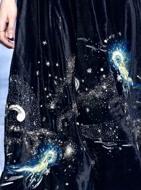 Dior Constellation, Dior Details, Ravenclaw Aesthetic, Clothing Trends, Zac Posen, Soft Grunge, Ravenclaw, Fall 2017, Fashion Details