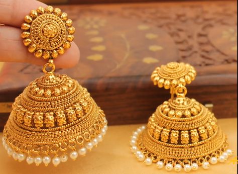 Antique Jhumka Antique Jhumka, Gold Jhumka, Jhumka Designs, Gold Jhumka Earrings, Gold Jewelry Outfits, Antique Gold Jewelry Indian, Gold Mangalsutra Designs, Gold Bridal Earrings, Indian Jewellery Design Earrings