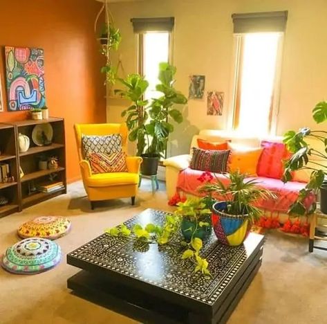 Indian Room, Indian Room Decor, Colourful Living Room Decor, India Home Decor, Indian Living Rooms, Indian Home Interior, Ethnic Home Decor, Diwali Decor, Colourful Living Room