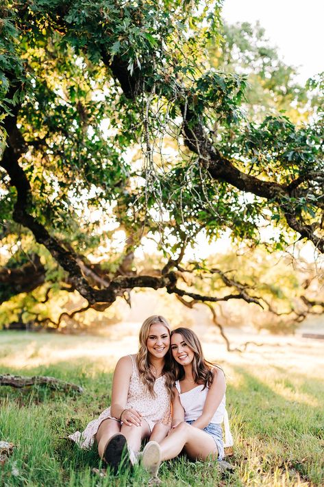 Gazebo Picture Ideas, Senior Picture Ideas With Siblings, Best Friend Field Photoshoot, Senior Twins Picture Ideas, Cousin Senior Picture Ideas, Senior Picture Ideas Two People, Twin Senior Picture Ideas, Best Friend Senior Pictures Poses, Bff Senior Pictures