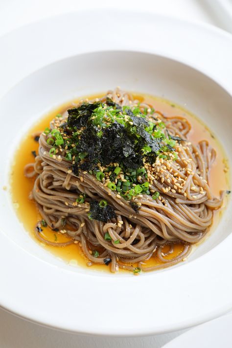 Korean Buckwheat Noodles, Easy Noodle Dishes, Korean Recipes Healthy, Korean Recipes Easy, Cold Food Ideas, Korean Noodles Recipe, Vegan Korean Recipes, Easy Korean Food, Food Recipes Asian