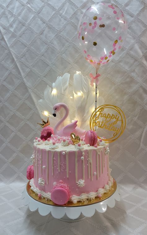 Pink Flamingo Birthday Cake, Flamingo Birthday Cake Ideas, Swan Cake Ideas, Flamingo Cake Ideas, Swan Cakes, Flamingo Birthday Party Cake, Pink Flamingo Cake, Flamingo Cakes, Tropical Birthday Cake