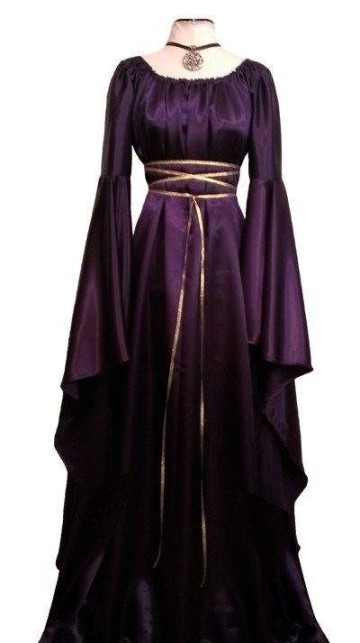 purple and gold dress Midevil Dress, Era Victoria, Elven Dress, Purple And Gold Dress, Old Fashion Dresses, Fantasy Dresses, Fantasy Gowns, Medieval Dress, Medieval Clothing