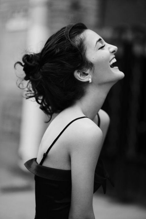 Everyone could use a pick-me-up now and then. Alfred Stieglitz, Modelling Poses, Modeling Poses, 사진 촬영 포즈, Big Forehead, Black And White Photograph, Portrait Photos, Smiles And Laughs, Black And White Photo