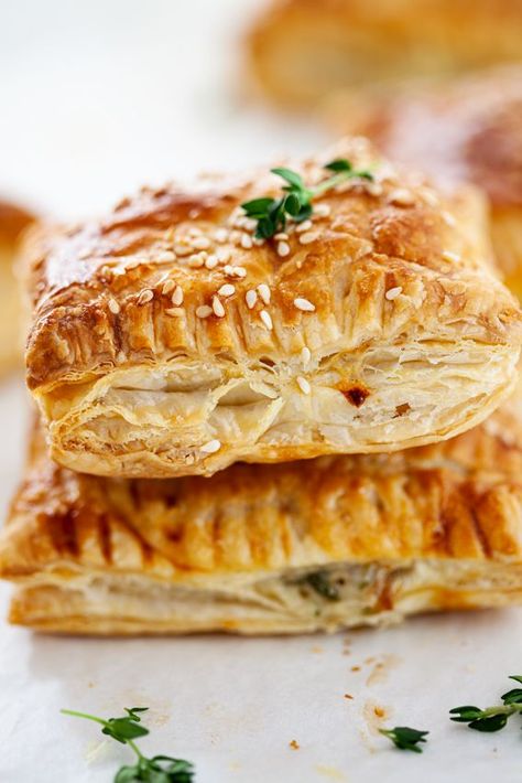 Crisp, golden puff pastry filled with creamy chicken filling. #chicken #pie Bread With Filling Recipes, Puff Pastry Pies Savory, Puff Pastry Main Dish Recipes, Puff Pastry With Chicken Filling, Savory Recipes With Puff Pastry, Chicken Pastry Puff, Chicken Pies Puff Pastry, Chicken Pastry Recipe Easy, Pasty Filling Ideas