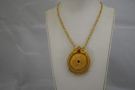 Exquisite Hand Carved Peacock Gold Balls Pendant Now Available At Totaramsons.com Antique Haram, Hindu Jewelry, Fashion Jewelry Necklaces Gold, Gold Jewels Design, Biology Facts, Black Beads Mangalsutra Design, Gold Jewellry, Gold Jewelry Simple Necklace, Handmade Gold Jewellery