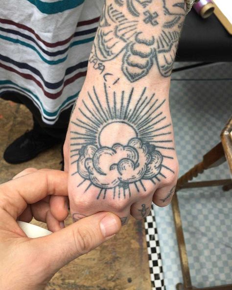 Sun With Clouds Tattoo, Traditional Sun Tattoo, Cloud Tattoo Design, Clouds Tattoo, Ray Tattoo, Woodcut Tattoo, Tattoo Diy, Sun Tattoo Designs, Engraving Tattoo