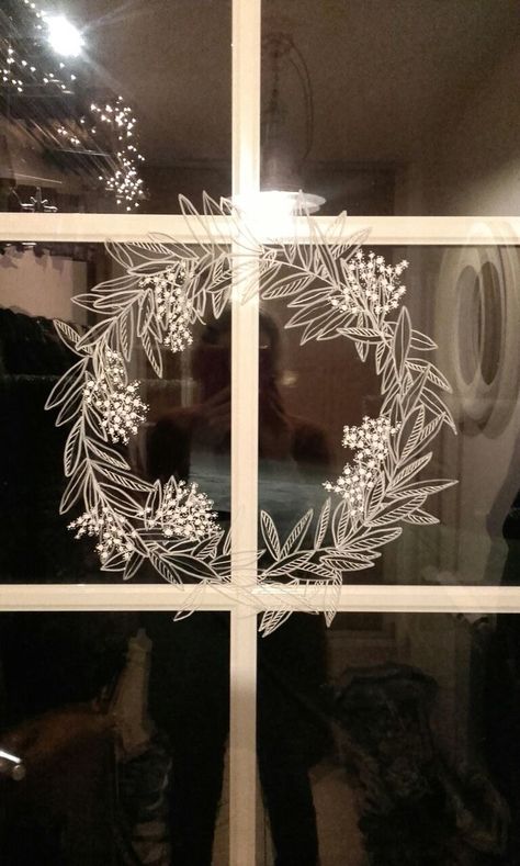 Winter Window Display, Painted Window Art, Christmas Window Painting, Window Drawing, Christmas Window Display, Winter Window, Christmas Chalkboard, Christmas Window Decorations, Christmas Window