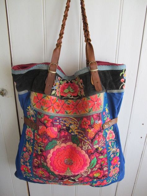 Love this! Hippy Bag, Boho Handbag, Mode Hippie, Hippie Fashion, Boho Handbags, Estilo Hippie, Ibiza Fashion, Boho Bags, Embroidered Bag