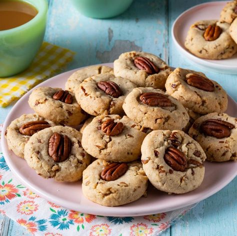 Pecan Sandies Recipe Sandies Recipe, Sandies Cookies, Pecan Sandies, Thanksgiving Cookies, Pecan Cookies, Pioneer Woman Recipes, Pecan Recipes, Best Christmas Cookies, Fall Cookies