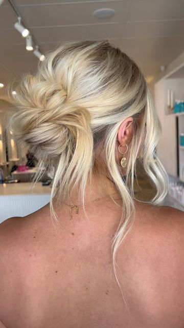 Sultry Hair, Trendy Long Hairstyles, Bridesmaid Hair Inspo, Bridemaids Hairstyles, Prom Hair Updo, Wedding Hair Up, Simple Prom Hair, Guest Hair, Bridesmaid Hair Makeup