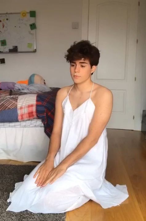 Guys In Dresses Aesthetic, Guys In Dresses, Men In Dresses, Boys Wearing Skirts, Boys In Skirts, Guys In Skirts, Benji Krol, Men Wearing Skirts, Gender Fluid Fashion