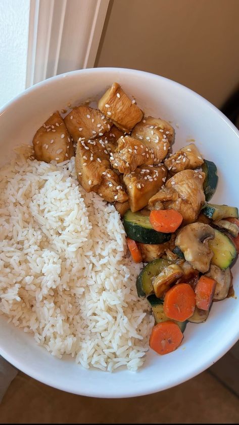 Food Rice Chicken, Healthy Meal With Rice, Chickenand Rice, Healthy Lunch Rice, Chicken Diet Recipes, Rice Meals Dinners, Chicken With Rice And Veggies, Rice And Chicken Recipes, Rice Recipes Healthy