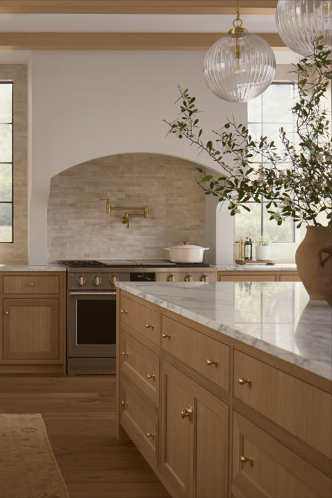 Organic modern kitchen design idea with exposed wood beams, pendant lighting, and tile backsplash. Organic Modern Kitchen, Diy Backsplash, Dream Kitchens Design, Canyon Lake, Counter Decor, Bedroom Modern, Transitional Kitchen, Kitchen Inspiration Design, Organic Modern Decor