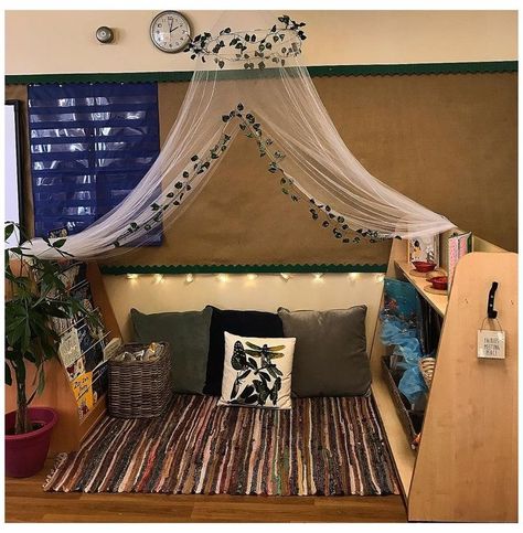 Book Corner Classroom, Reading Corner Classroom, Reception Classroom, Reggio Inspired Classrooms, Eyfs Classroom, Reggio Classroom, Preschool Rooms, Corner Ideas, Preschool Classroom Decor