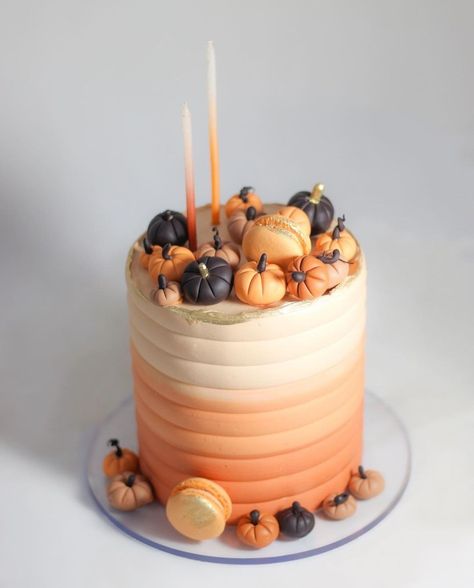 Fondant Fall Cakes, Fall Colors Birthday Cake, Fall Birthday Cakes Men, Autumn Cake Birthday, November Birthday Cake Ideas, Thanksgiving Themed Cakes, October Birthday Cakes, Autumn Theme Cake, Professional Cake Recipe