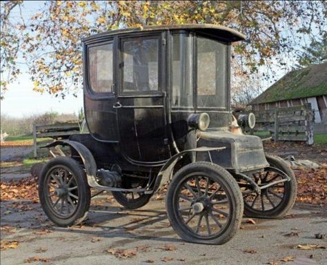 1910 electric Detroit model D Old Classic Cars, Abandoned Cars, Electric Car, Classic Cars Trucks, Dieselpunk, Old Trucks, Beautiful Cars, Old Cars, Electric Cars