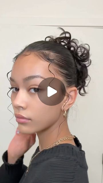 Curly Club on Instagram: "Sleek and Chic! 💁‍♀️✨Check out this easy tutorial to rock the sleek back bun like a pro.   Një model i Thjeshtë dhe kaq Elegantë për çdo rast. Do dukeni kaq Bukur dhe kaq Elegante✨💫  Products used: 🎁 @notyourmothers activating mousse  🎁 @curls blueberry bliss curl control jelly 🎁 @emijayinc accessories   By @itsmikaylanicole  . . . #curlyhair #curlyhairstyles #headband #curlygirl #albania #explorepage #curlycommunity #curlyhairdontcare #curlygirlmethod #curlybeauties #curlyhairroutine #hairtips #hairmask #hairtutorial #hairtransformation #curlynatural #curlyhairkillas #kinkycurly #curlyhairproducts #naturallycurly #curlyhairtutorial #curlyjourney #kacurrela #kujdesiperfloket #keshillabukurie #albania   Cute hairstyles for cute curly girls instagram growth new Curly Sleek Bun, Curly Hair Low Bun, Sleek Curly Hairstyles, Sleek Back Bun, Curls Blueberry Bliss, Sleek Back, Curly Bun, Curly Hair Tutorial, Sleek Bun