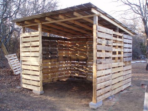 A shed is almost essential for every home.  Where else can you store the tools, lawn mower and miscellaneous stuff that doesn't fit in the house? This one is that bit better because it's made from recycled pallets. It's good for your pocket since they are sold at very low prices if not free. Would you believe that the shed featured here costs less than $500? And that includes all other materials such as the concrete, frames, roofing and exterior walls! Not bad for a large, strong shed, right?... Pallet Barn, Pallet Building, Horse Shelter, Pallet Shed, Run In Shed, Pallet House, Wood Shed, Recycled Pallets, Diy Shed