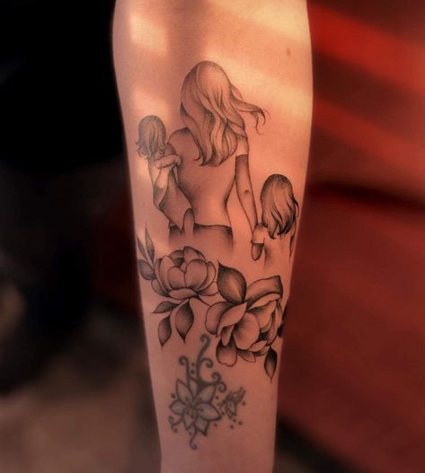 Mother Children Tattoo Ideas, Mutterschaft Tattoos, Mother And Baby Tattoo, Mother Tattoos For Children, Motherhood Tattoos, Name Tattoos For Moms, Mama Tattoo, Saved Tattoo, Mom Tattoo Designs