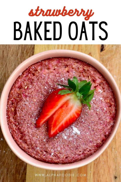 This pink strawberry baked oatmeal is blended and baked to a cake-like consistency with an optional hidden cheesecake center! All you need is just 7 ingredients and under 30 minutes for this, gluten-free, refined-sugar-free, and optionally dairy-free strawberry oatmeal! Strawberry Cheesecake Baked Oatmeal, Pink Healthy Desserts, Strawberry Baked Oats Recipe, Baked Oats Strawberry, Baked Oats Recipes Healthy, Blended Baked Oatmeal, Strawberry Baked Oats, Bake Oats, Strawberry Baked Oatmeal