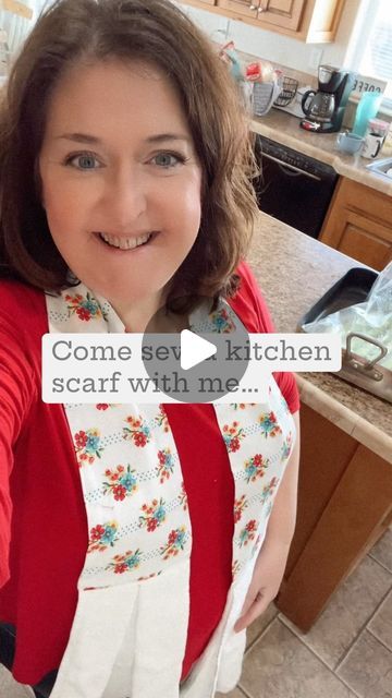 Simple Home Diy, Kitchen Scarf, Kitchen Boa, Towel Scarf, Sewing Things, Stash Buster, An Apron, Table Runner And Placemats, Craft Show Ideas