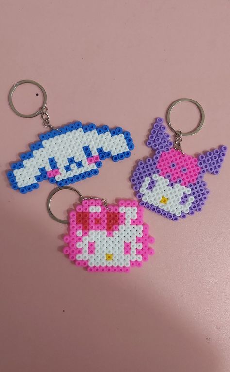 Sanrio Melty Beads, Cinnamon Roll Sanrio Perler Beads, Perler Beads Ideas Sanrio, Peler Beads Sanrio, Cute Hama Beads Patterns, Sanrio Fuse Beads, Hello Kitty Melty Beads, Cute Perler Bead Patterns Kawaii, Hello Kitty Things To Make