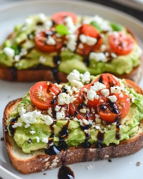 Avocado toast topped with creamy feta and juicy cherry tomatoes, offering a healthy and delicious breakfast or snack in minutes. Avocado Lox Toast, Garlic Avocado Toast, Bruschetta Breakfast Toast, Open Toast Ideas, Avocado Toast With Cream Cheese, Avocado Toast Lunch Ideas, Toast With Scrambled Eggs, Meals To Make With Avocado, Avocado Toast Recipes With Egg