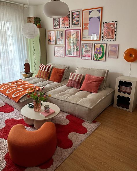 European Apartment Decor, Girlie Apartment, Funky Living Rooms, Colorful Apartment, Colorful Interior, Dopamine Decor, Dream Apartment Decor, Future Apartment Decor, Colourful Living Room