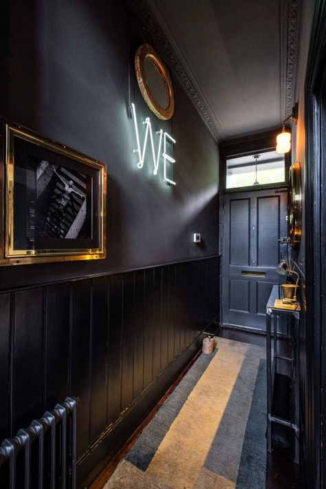 Moody Gray Tones and Period Details in a Victorian Townhouse 8 Gothic Hallway Ideas, Gothic Entrance Hall, Black Hallway Ideas, Dark Victorian Staircase, Contemporary Victorian Interiors, Moody Hallway, Gothic Hallway, Scandinavian Loft Apartment, Gothic Castle Hallway