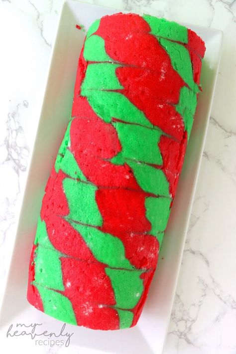 Jelly Roll Cake Christmas, Swirl Roll Cake, Christmas Roll Up Cakes, Cake Logs Roll, Healthy Swiss Roll, Jelly Roll Desserts, Log Roll Cake Christmas, Christmas Jello Cake Recipe, Holiday Cake Roll Recipes