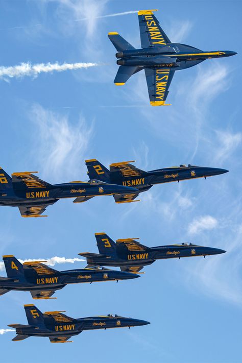 Us Navy Blue Angel, Air Force Wallpaper, Military Pics, Us Navy Blue Angels, Aviation Nation, Military Aesthetic, Go Navy, Airplane Fighter, Navy Military