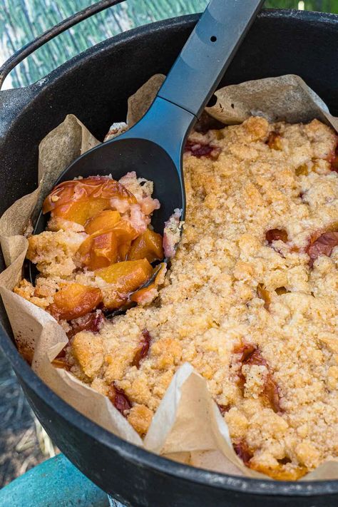 Dutch Oven Deserts, Oven Peach Cobbler, Dutch Oven Cobbler, Dutch Oven Peach Cobbler, Dutch Oven Desserts, Peach Cobbler Cake, Dutch Oven Camping Recipes, Fresh Peach Cobbler, Crisp Topping