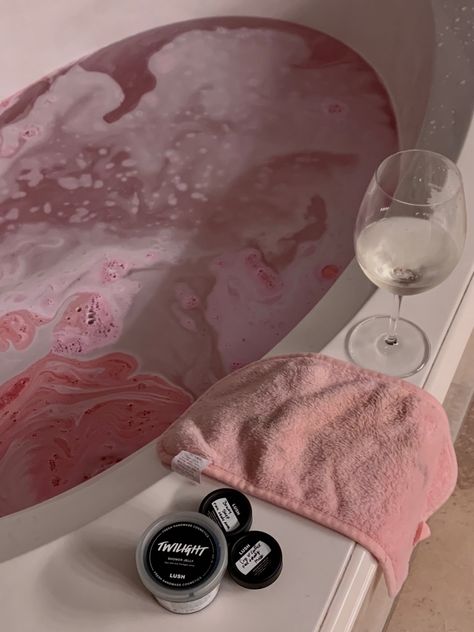 Bath bombs, wine, and Lush skin care Cute Bubble Bath Pics, Bubble Bath Self Care, Pink Bath Products, Baths Aesthetics, Pink Bath Aesthetic, Lush Bath Aesthetic, Bubble Bath Ideas, Bath Time Aesthetic, Bathing Aesthetic