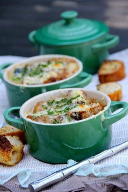 Mini Cocotte Recipe, Cocotte Recipe, Le Creuset Recipes, French Onion Soup Recipe, Onion Soup Recipes, Dutch Oven Recipes, Green Shop, Think Food, Soup And Sandwich