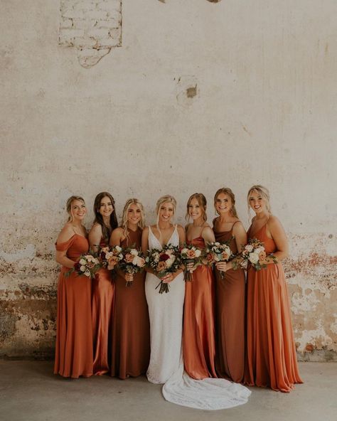 Fall Bridesmaid, Party Poses, Fall Ceremony, Rustic Bridesmaids, Fall Wedding Bridesmaids, Fall Wedding Color Schemes, Orange Bridesmaid, Museum Photography, Fall Bridesmaids