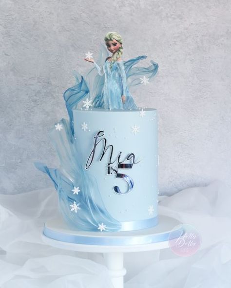 Cake With Elsa Frozen, Cake Frozen Birthday Ideas, Elsa Frozen Cake Birthdays, Elsa Frozen Birthday Cake, Elsa Birthday Cake Frozen, Elsa Birthday Cakes, Frozen Cake Ideas Birthdays, Simple Frozen Birthday Cake, Frozen Themed Party Ideas