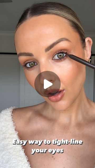 RACHEL DE OLIVEIRA | My tip to easily tight-line the upper waterline of your eyes 👀 I know I’ve shared this before but that was years ago and I’ve got a heap of... | Instagram Simple Eye Lining, Tightline Eyeliner Tutorials, Tight Line Eyeliner, Simple Eye Makeup, Eyeliner Looks, Makeup For Beginners, New Face, My Account, Your Eyes