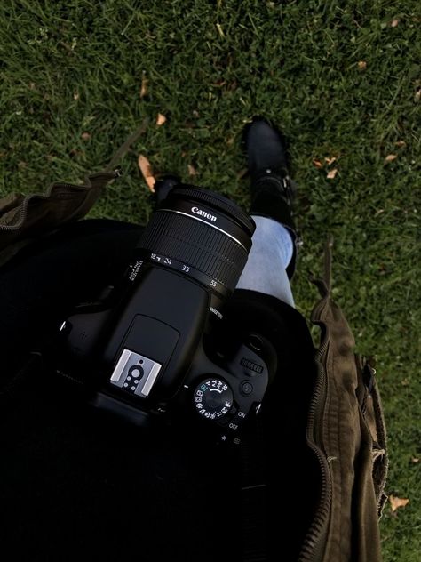 Best Camera For Photography, Cute Camera, Vlogging Camera, Foto Ideas Instagram, Photography Camera, Best Camera, Photography Inspo, Girly Photography, Hunter Boots